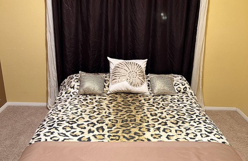 North Las Vegas House | Beautiful spacious house with a king size suite up to 8 people.