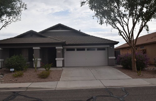 San Tan Valley House | Beautiful Spacious, 3-bedroom home. Covered patio with fire pit. Great rates!