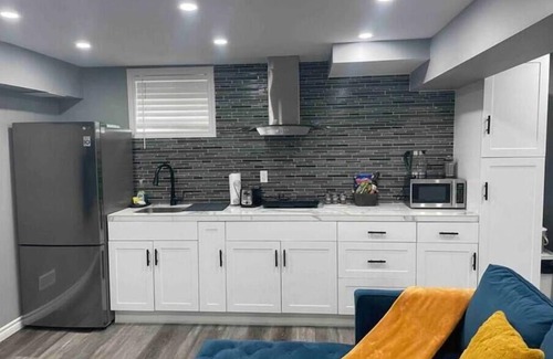 Whitby Apartment | Beautiful & Spacious 1 Bedroom Apartment