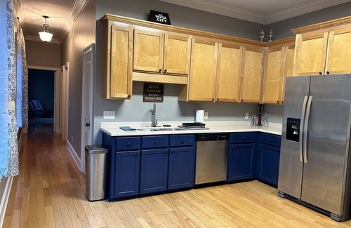 Darien Apartment | Beautiful, spacious 2rd floor apartment in the Darien historic district.