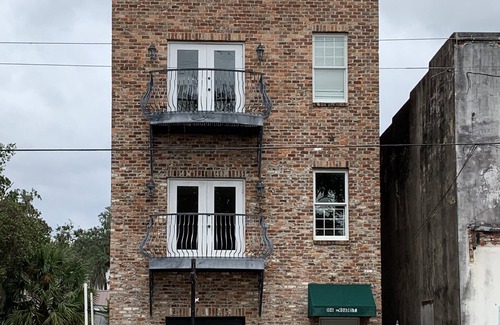 Darien Apartment | Beautiful, spacious 3rd floor apartment in the Darien historic district.