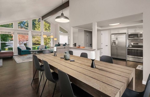 Central Houghton House | Beautiful & Spacious 4 Bed w/AC, 2 living rooms