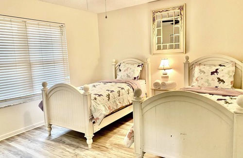 Port Malabar House | Beautiful Spacious 4 bedrooms Brick Villa- Pet Friendly