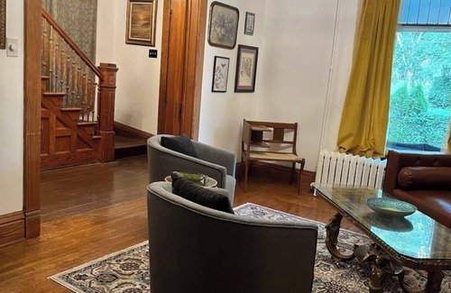 Champaign House | Beautiful Spacious 4-bedroom Victorian house with WiFi by downtown Champaign!