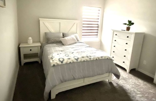 Biggs Field House | Beautiful spacious 5 bedroom home getaway!
