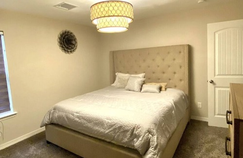 Biggs Field House | Beautiful spacious 5 bedroom home getaway!