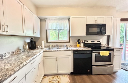 Marion Apartment | Beautiful & Spacious Apartment located in Marion 🌟🏠n