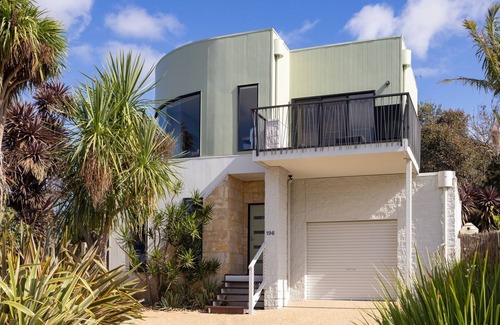 Smiths Beach House | Beautiful spacious pet friendly home next to the ocean