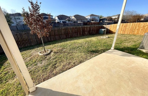 Converse House | Beautiful Spacious Family Home!