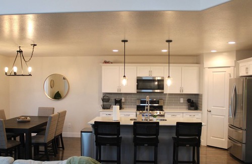 Herriman House | Beautiful Spacious Family Home! 2 car garage, fenced yard, next to a playground!