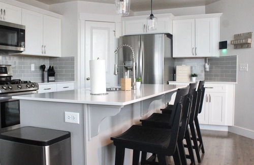 Herriman House | Beautiful Spacious Family Home! 2 car garage, fenced yard, next to a playground!