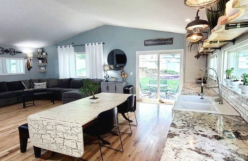 St. Peters House | Beautiful+Spacious+FencedYard🐕Grill+Patio+Walk2Park+27MileBikeTrail🚴‍♀️