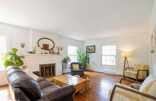 Des Moines House | Beautiful, spacious home nestled into the quiet, coveted Greenwood neighborhood.