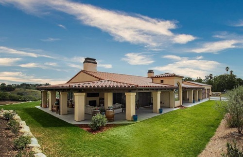 Santa Ynez House | Beautiful, Spacious Hilltop Villa in Wine Country