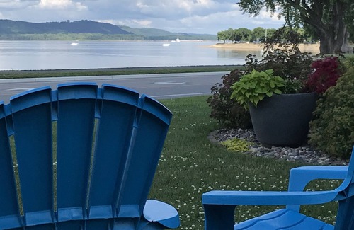 Lake City House | Beautiful spacious house with spectacular views of Lake Pepin