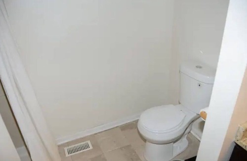 Bronzeville House | Beautiful Spacious home minutes from Downtown Chicago