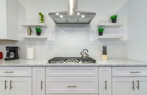Kessler House | Beautiful Spacious House - Walk to Bishop Arts!
