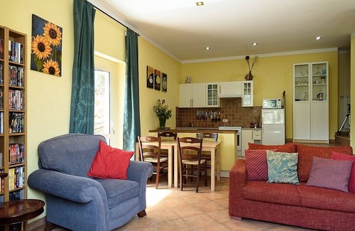 Acquasparta Apartment | Beautiful spacious 2 bedroom, vacation apartment in Umbrian Town Villa