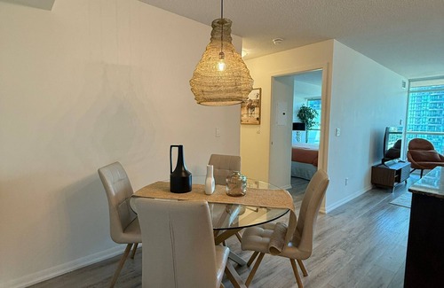 Fort York Condo | Beautiful Spacious Lakeview Waterfront w/Parking