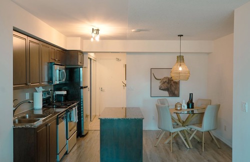 Fort York Condo | Beautiful Spacious Lakeview Waterfront w/Parking