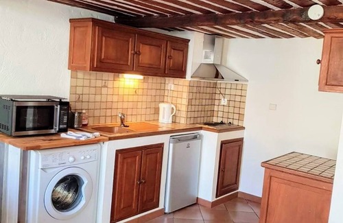 Antibes Old Town Apartment | Beautiful, spacious, split level Studio in Old Antibes with Air Conditioning