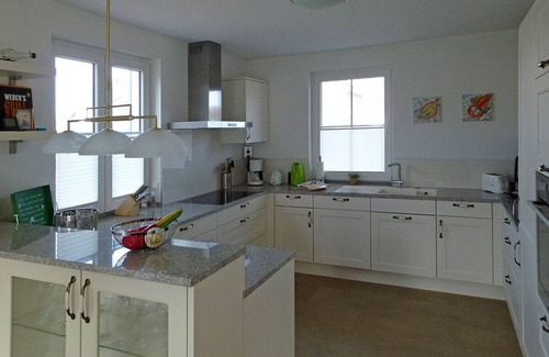 Glowe House | Beautiful, spacious thatched-roof house with large garden close to the Baltic Sea beach