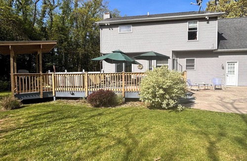 Stevensville House | Beautiful, Spacious 4 bedroom, 4 bath 1mile from the Lake.10 minutes to St. Joe