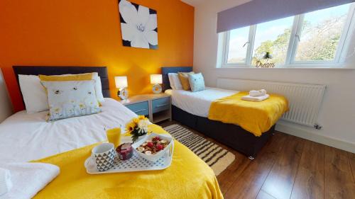 Peterborough Apartment | Beautiful & Spacious with 2 Free Parking Spaces - SRK Accommodation