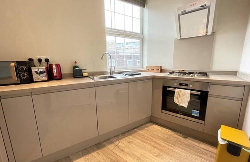 St. Mary's Park Apartment | Beautiful Split Level One Bedroom Apartment on