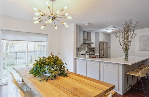 Springs House | Beautiful Springs Home Recently Redesigned - Gunite Pool - 5 Bedrooms!