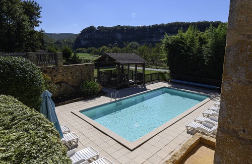 Peyzac-le-Moustier House | Beautiful stone cottage in the Dordogne with pool and a private terrace