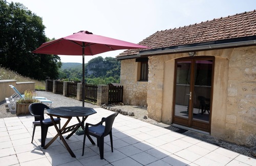Peyzac-le-Moustier House | Beautiful stone cottage in the Dordogne with pool and a private terrace