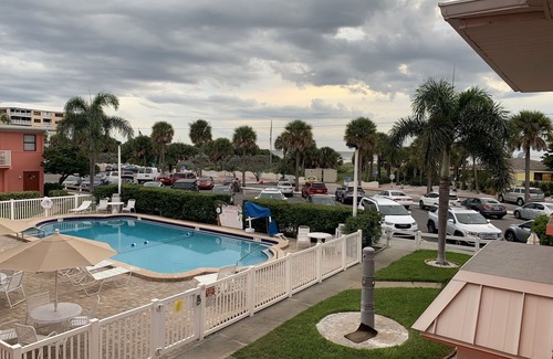 St. Pete Beach Condo | Beautiful St Pete Beach studio condo, heated pool!