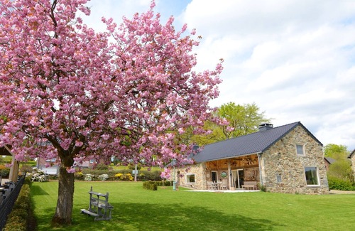 Chodes House | Beautiful stone cottage with panoramic views over the hills of the Ardens