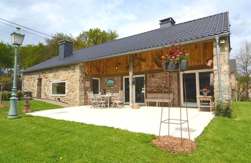 Chodes House | Beautiful stone cottage with panoramic views over the hills of the Ardens