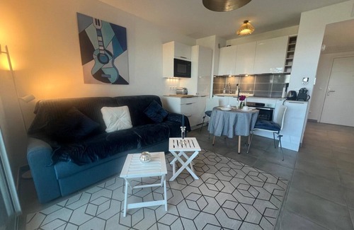 Bastide Giraud Apartment | Beautiful studio in a residence with swimming pool