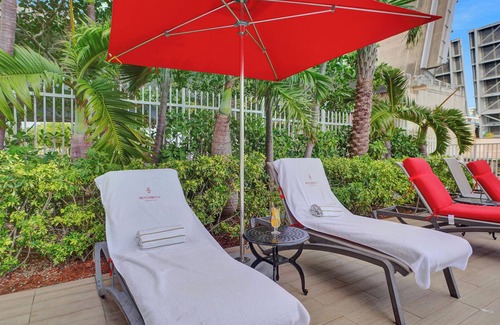 Hallandale Beach Apartment | Beautiful Studio with Canal and Ocean view 1709