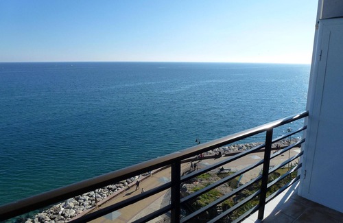 Torremolinos Apartment | Beautiful studio 1st LINE BEACH FRONT OF THE SEA