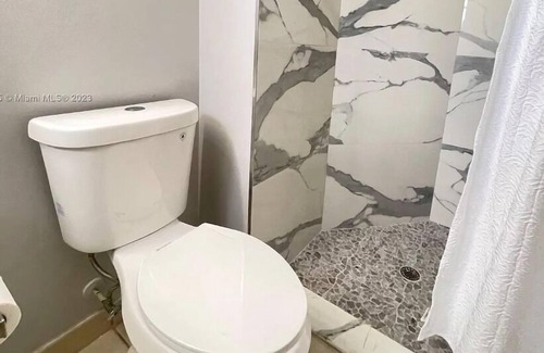 Miramar Apartment | Beautiful Studio apartment (627871) by Houzlet