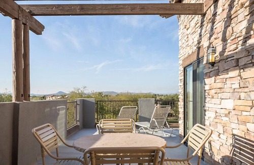 Cibola Vista Apartment | Beautiful Studio Apt in a great resort setting with fountains, courtyards, and pool with bar