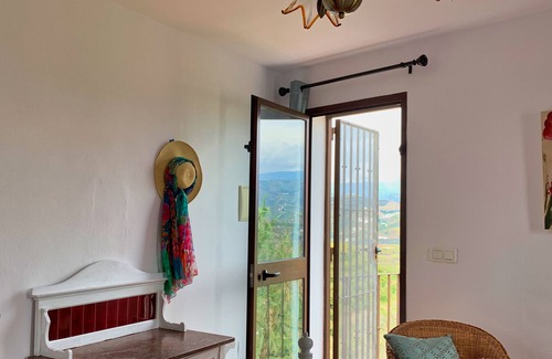 Benamocarra Apartment | Beautiful Studio in a finca close to the sea