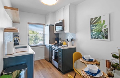 Palms Apartment | Beautiful Studio in Mar Vista near huge park and Trader Joe's!