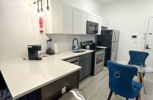 Elizabeth Apartment | Beautiful Studio Near Airport 3627
