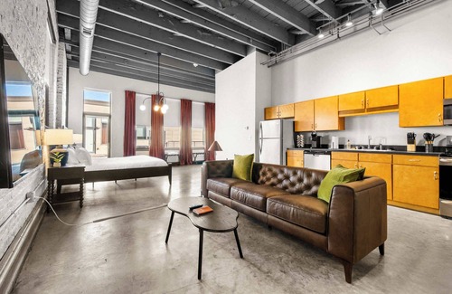 Downtown Louisville Apartment | Beautiful Studio & Outdoor Terrace on Whiskey Row