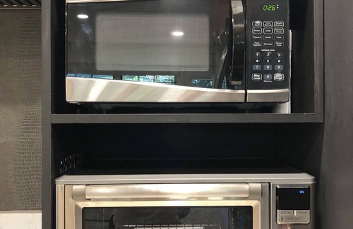 Texarkana Apartment | Beautiful Studio w Full Kit, W/D, Covered parking, Close to Shopping/Restaurants