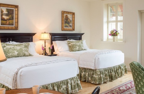 Belfast Apartment | Beautiful studio w/ WiFi, private entrance, outdoor seating area, & garden patio