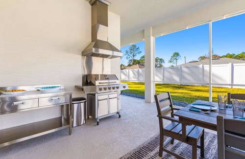 Palm Coast Apartment | Beautiful studio with heated pool, kitchenette, central AC, & firepit