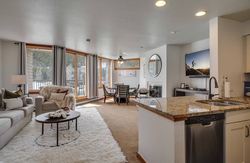 Lakeside Village Condo | Beautiful studio with a hot tub onsite & shuttle