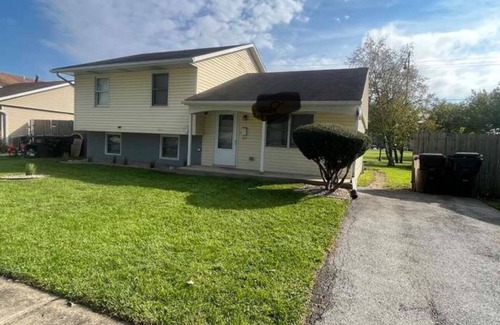 Richton Park House | Beautiful Suburban Home 30 minutes from downtown Chicago!