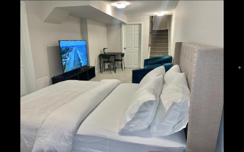 Ottawa Division House | Beautiful suite